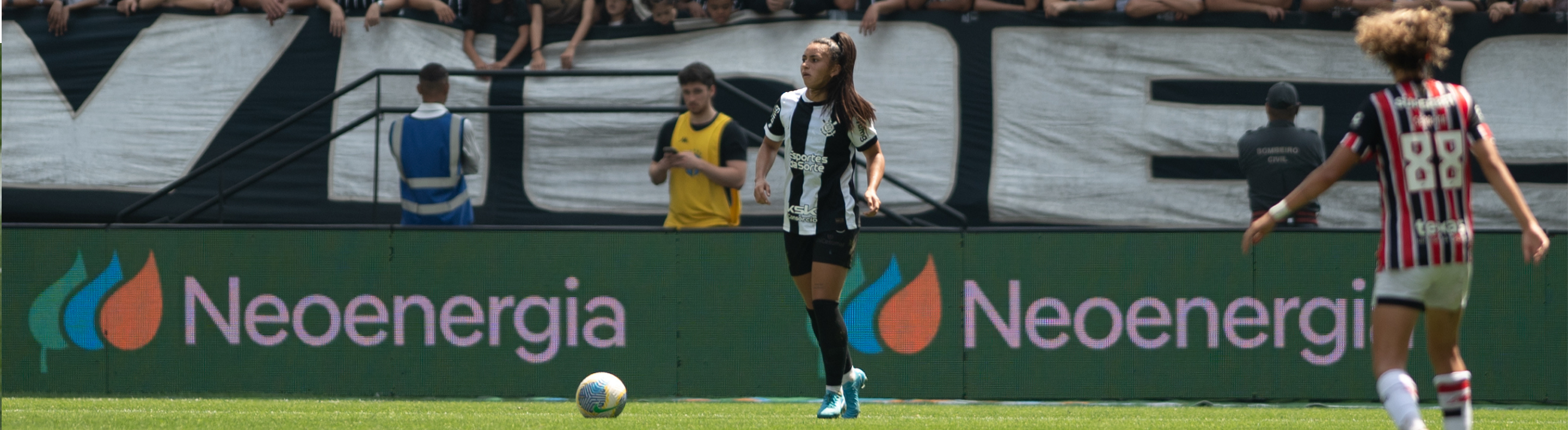 Na final do Brasileirão Neoenergia entre Corinthians e São Paulo, vence o futebol feminino