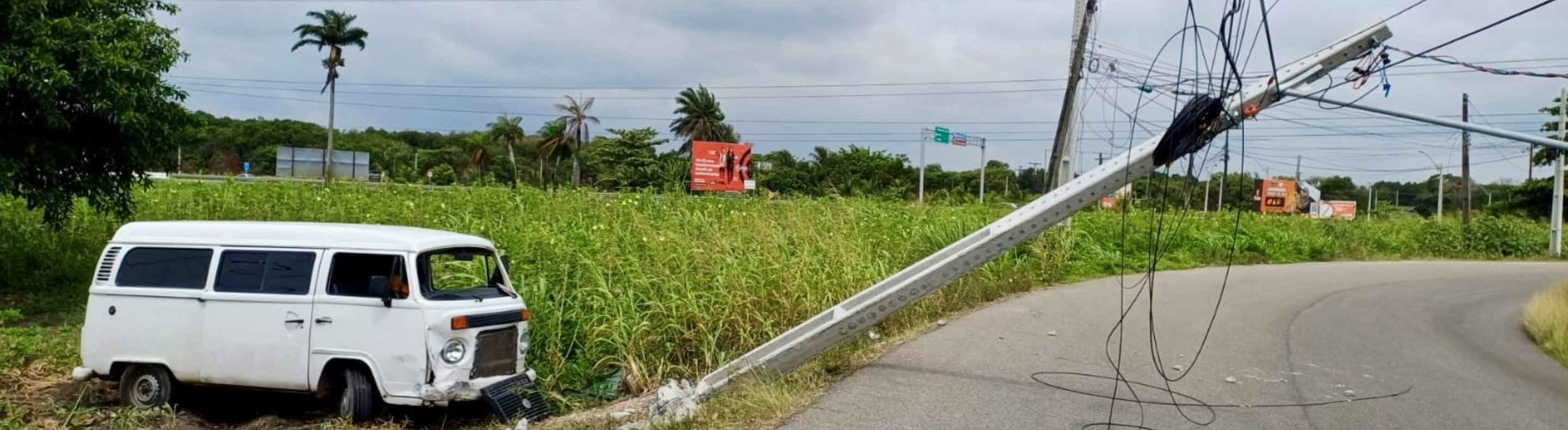 Colisões de veículos contra postes da rede elétrica em Pernambuco aumentam 44%, aponta Neoenergia